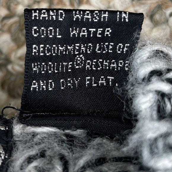 Vintage 80s Street Scenes Chunky Knit Leather Patches Cardigan - Black & White - Picture 15 of 15